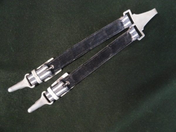 2nd Model Luftwaffe Dagger Standard Hangers (#29062)